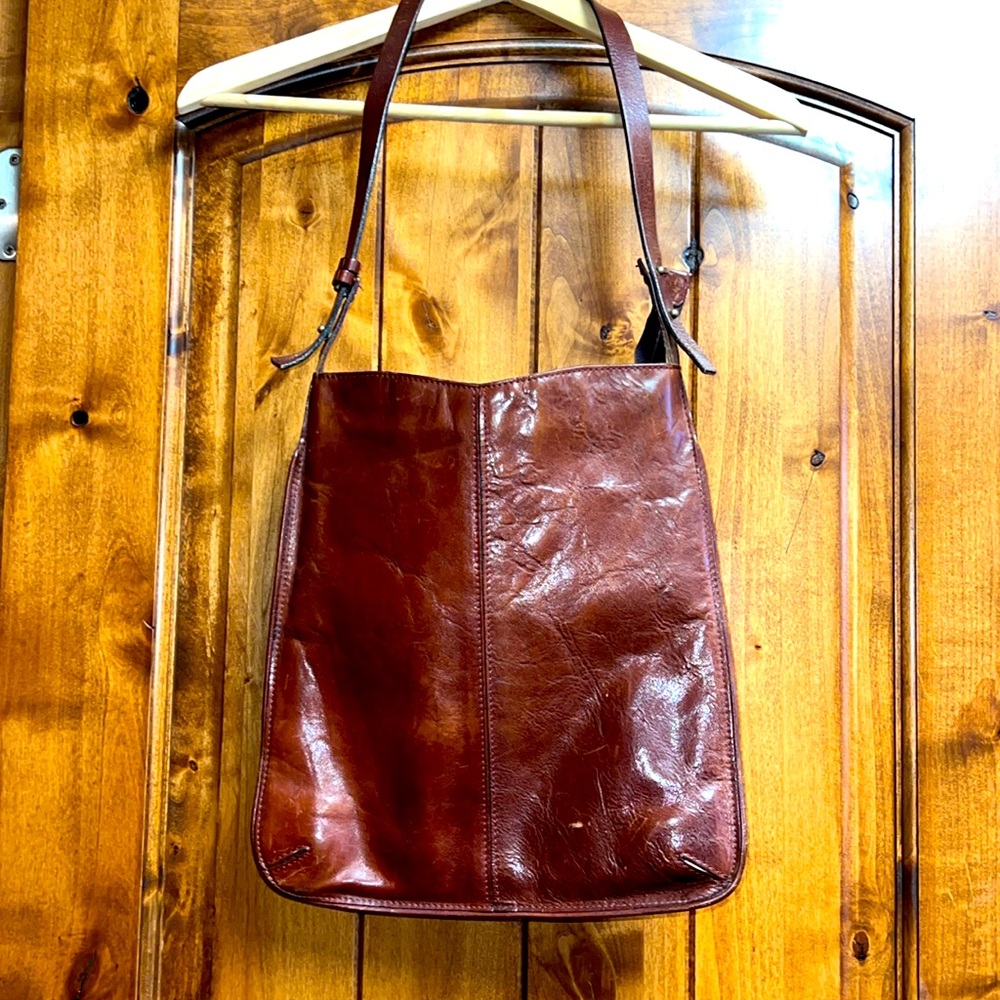 Vintage leather shoulder bag